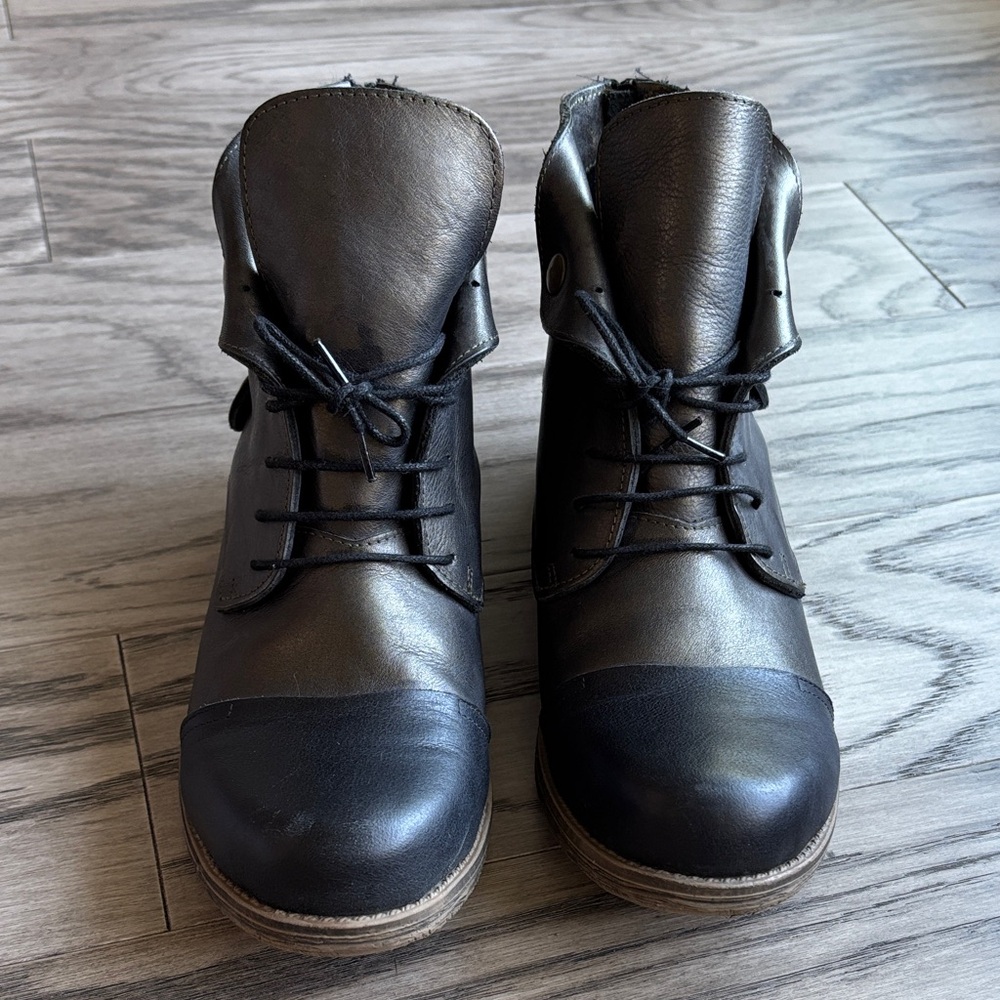 Bueno  metallic 2 tones ankle leather Boots size 38, US7.5